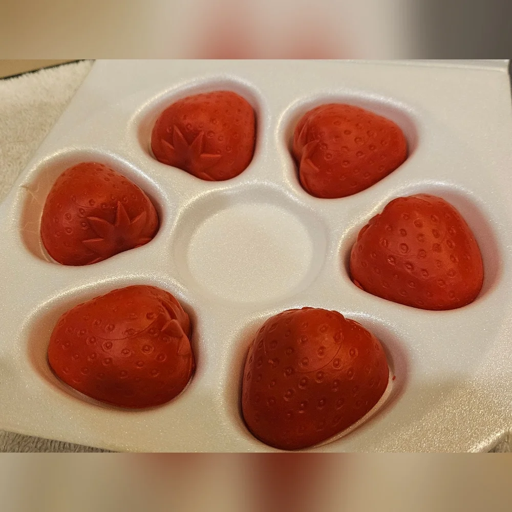 AVON STRAWBERRY PORCELAIN SOAP PLATE WITH SOAPS